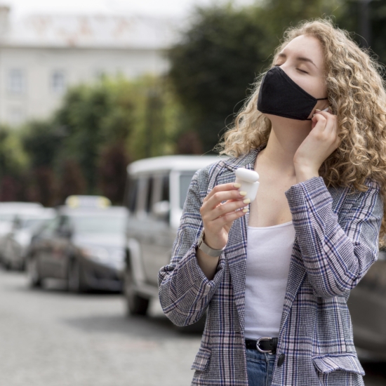 Como proteger o cabelo da poluição: guia para a rotina urbana